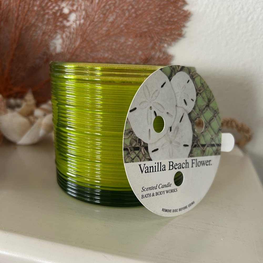 Bath & Body Works Vanilla Beach Flower 3 Wick Candle 13.5 Oz. Discontinued HTF